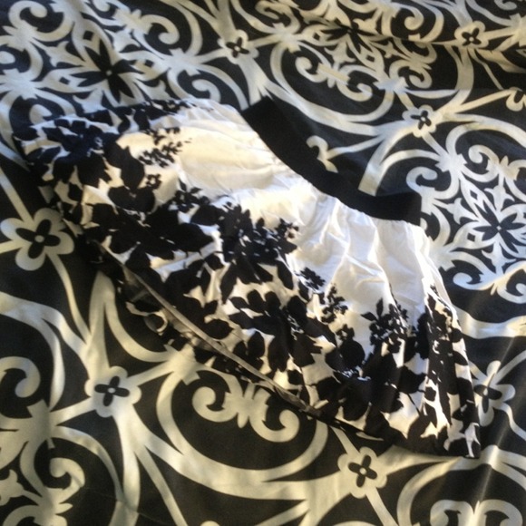 Floral puffy skirt ! Modern/ classic print !