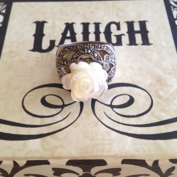 Mother of pearl carved rose ring