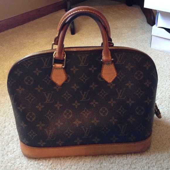 🎉REDUCED🎉 Authentic Louis Vuitton Alma