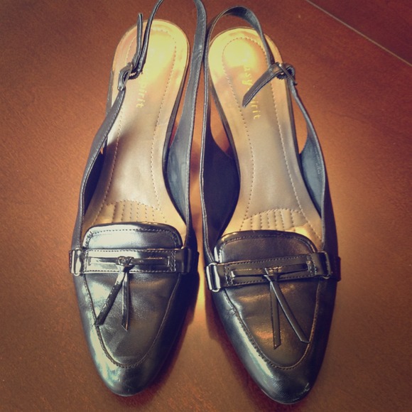 Size 8 1/2 black soft leather Easy Spirit heels
