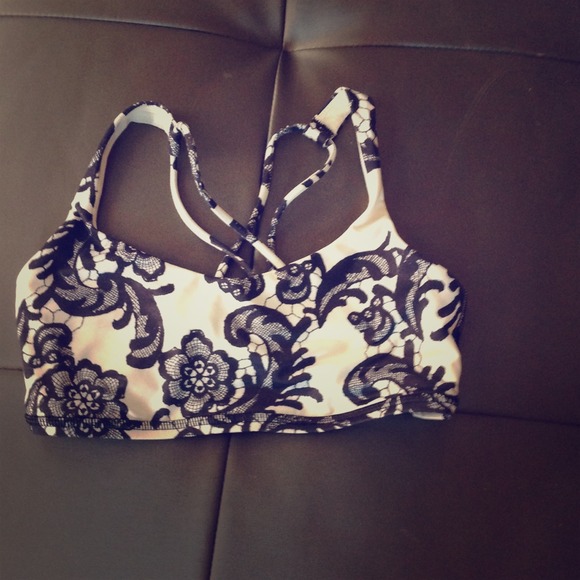 Lululemon NWOT sports bra