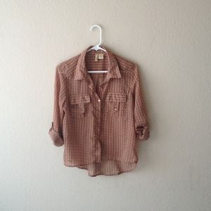 Patterned taupe, high-low, chiffon button-up