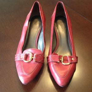 Liz Claiborne size 9 red soft leather w/ gold