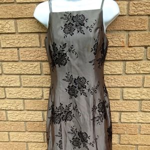 LOVELY LONG SILVER  DRESS FOR EVENING OR PROM 🎀