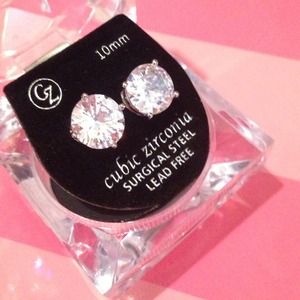 NWT CZ 10mm diamond earrings 💎