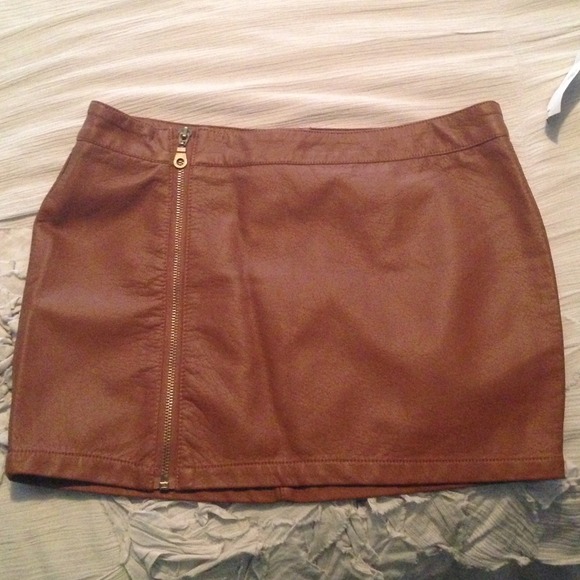 NWT camel color leather skirt