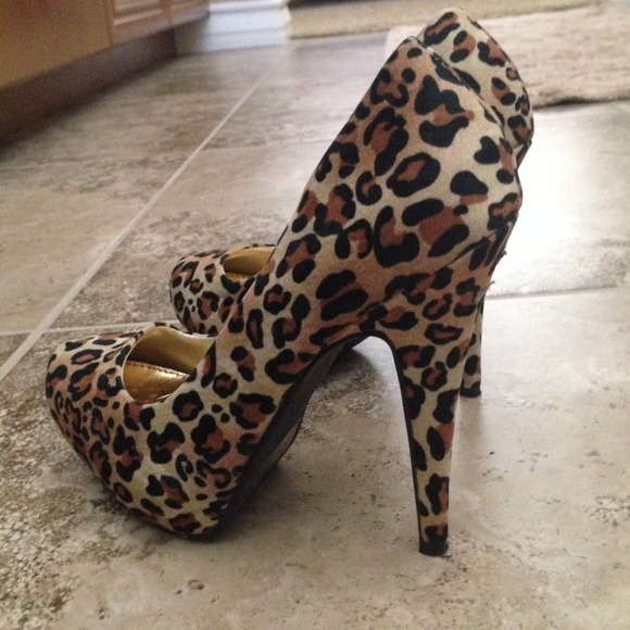 Sassy leopard pumps