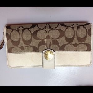 Authentic Coach Wallet. Tan Signature print.
