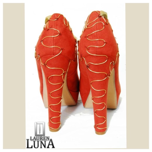 ⛔️SOLD⛔️🎉HP🎉 Burnt Orange Faux Suede  Pumps - Picture 2 of 4