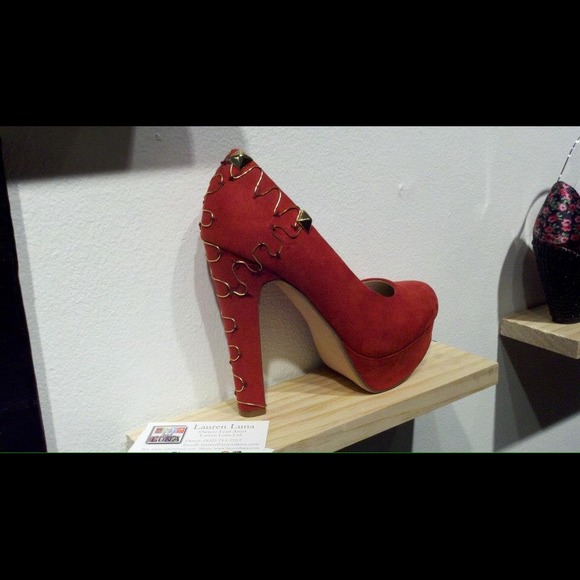 ⛔️SOLD⛔️🎉HP🎉 Burnt Orange Faux Suede  Pumps - Picture 4 of 4