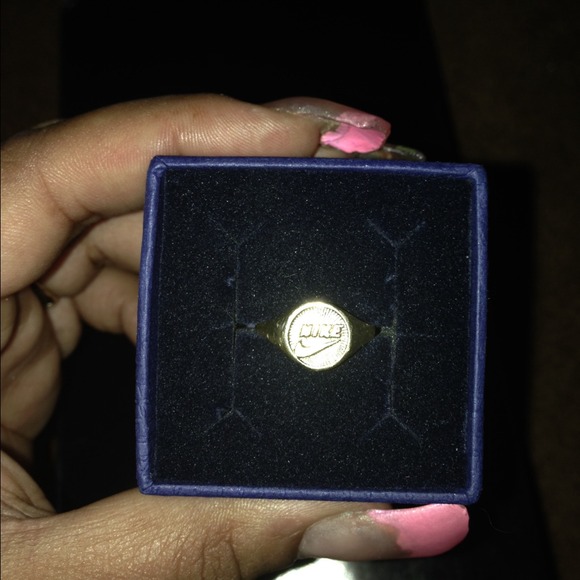 Nike 10k. Gold ring