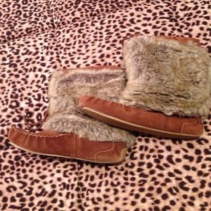 🚫SOLD🚫 Moccasin boots with fur.