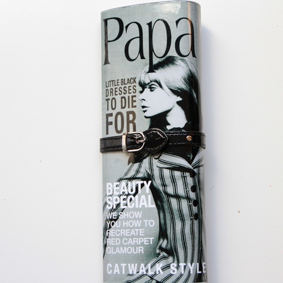 Clutches & Wallets - CHIC VINTAGE PAPARAZZI MAGAZINE CLUTCH! ❤️