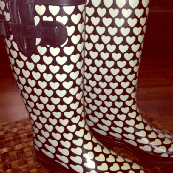 ✨✨Super Cute White And Black Heart Rain Boots✨✨