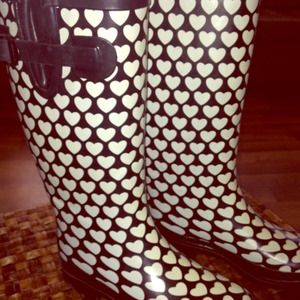✨✨Super Cute White And Black Heart Rain Boots✨✨