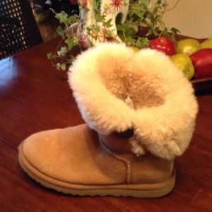 Ugg Bailey Button