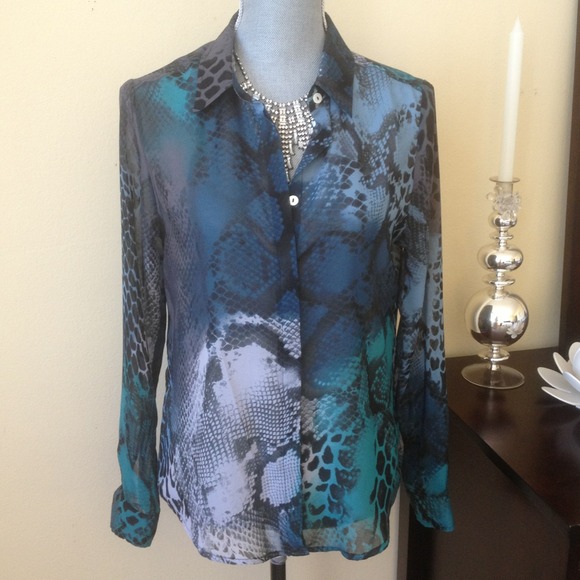 🚫SOLD ON EBAY🚫NWOT animal print top