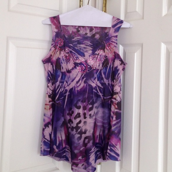 Cute APT 9 top
