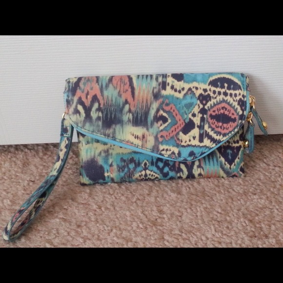 Tribal print Wristlet / clutch NWOT - Picture 1 of 4