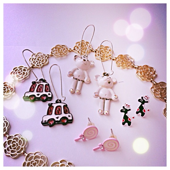 Jewelry - 4 Pair Earrings