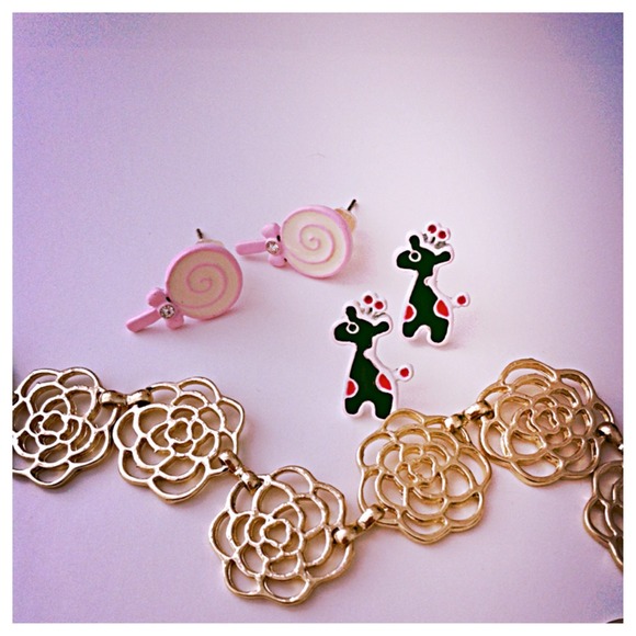 4 Pair Earrings - Picture 3 of 4