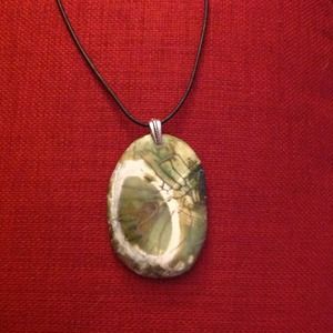 Agate pendant on leather