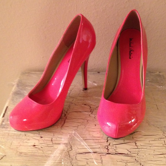 Bright pink pumps!