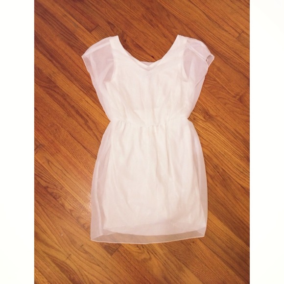 🌺SOLD🌺 NWOT White Sweet Storm Dress 💕