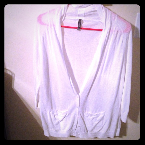 🚫Sold🚫⬇REDUCED⬇White Cardigan