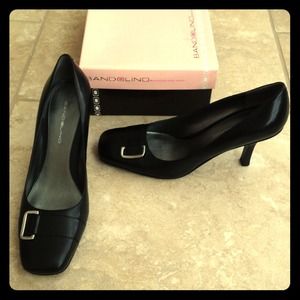 Bandolino classic leather black pumps