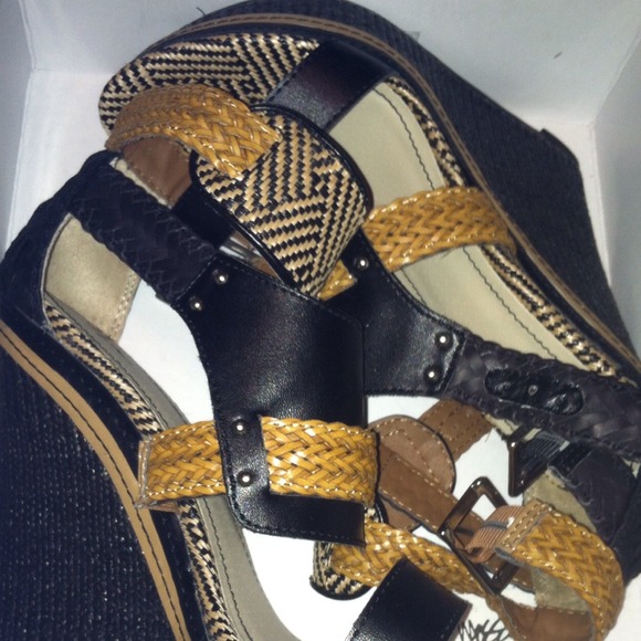 Tribal wedge sandal