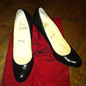 NO LONGER AVAILABLE Auth Louboutin Simple Pumps
