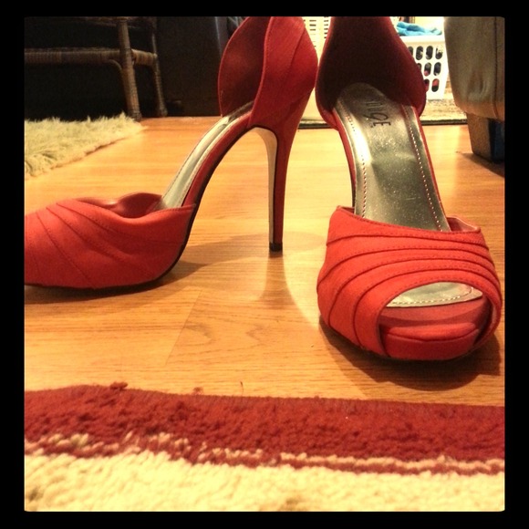 Red open toe strapless heels