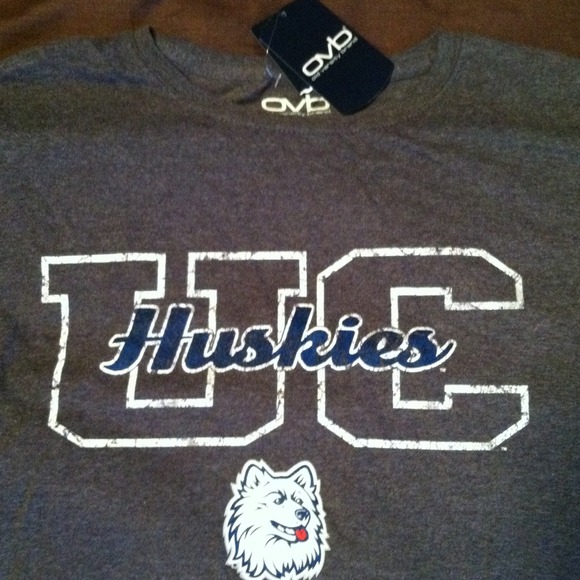 Old varsity brand u conn huskies t-shirt - Picture 2 of 2