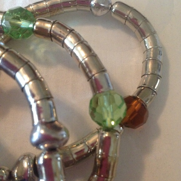 #100. Adorable stretchy bracelet w/ lots of style! - Picture 3 of 4