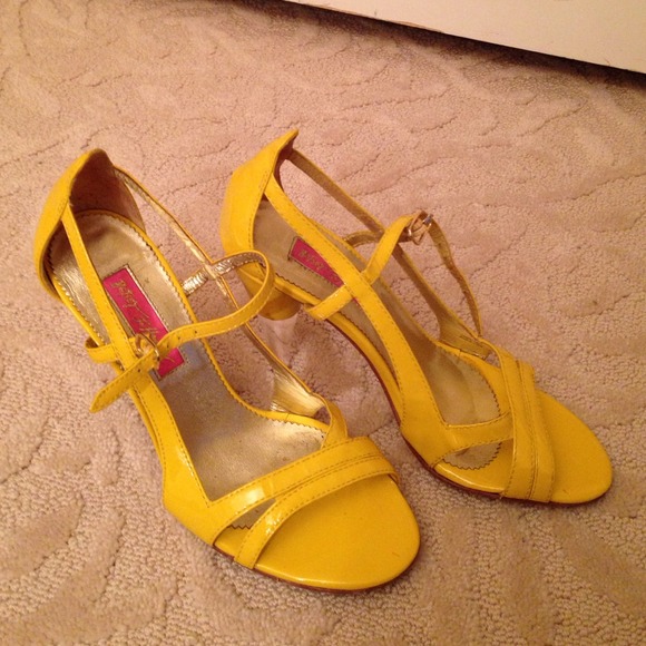 Betsy Johnson Yellow Patent Leather Sandals