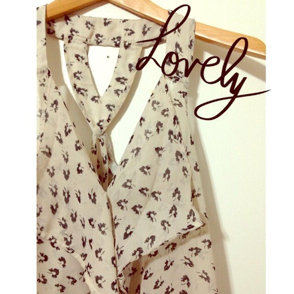 Tops - SOLDDDDD⚡️Cute sheer floral top size small⚡️