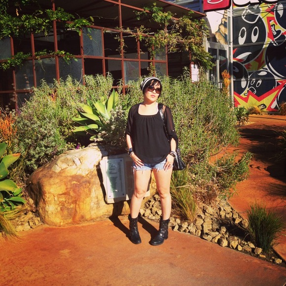 Sis Sis Tops - ☀️☀️☀️NWOT Bohemian sheer top with lace detail