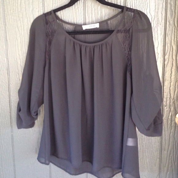 ☀️☀️☀️NWOT Bohemian sheer top with lace detail - Picture 2 of 4