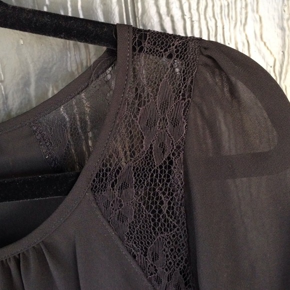 ☀️☀️☀️NWOT Bohemian sheer top with lace detail - Picture 3 of 4