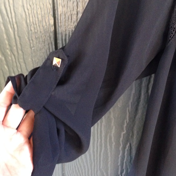 ☀️☀️☀️NWOT Bohemian sheer top with lace detail - Picture 4 of 4