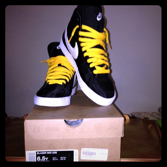 **Sold** Nike Blazer Mid new w/ box black/yellow