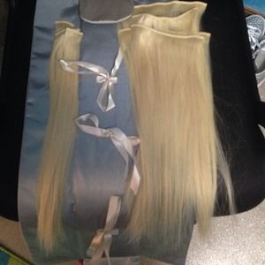 10 Piece of 14" Platinum Blonde Extensions