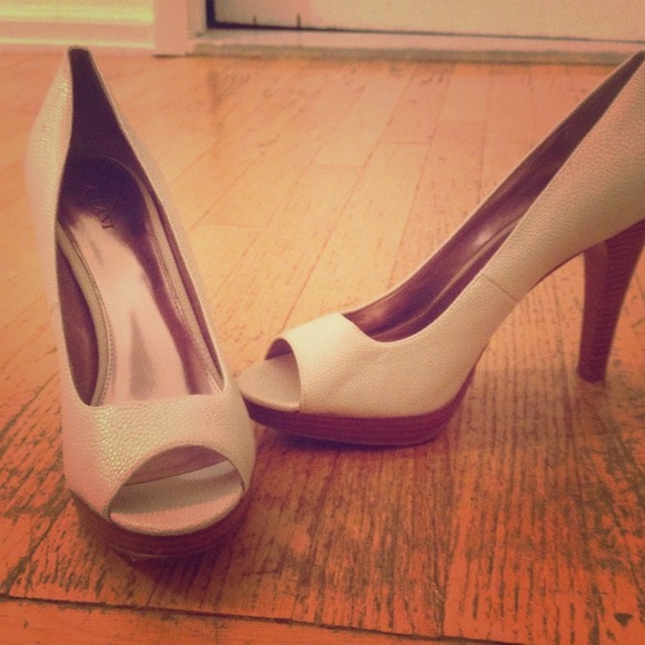 Pearl while open toe heels