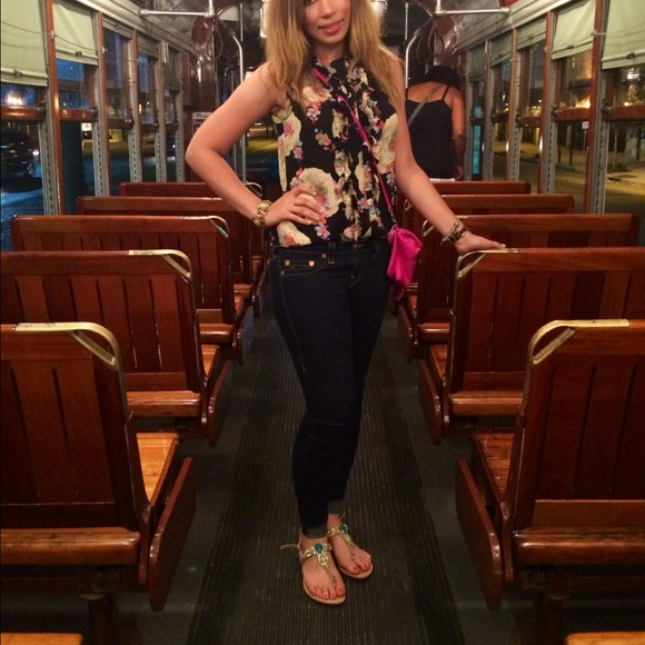 π― Auth Tory Burch Floral Silk Top - Picture 4 of 4