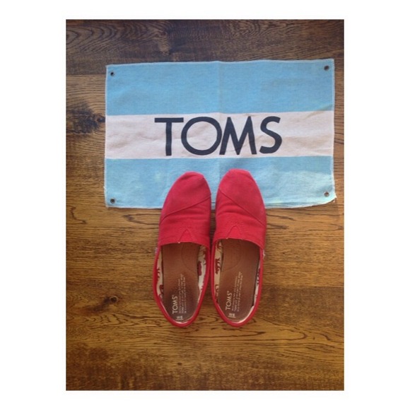 Red TOMS + TOMS Flag!