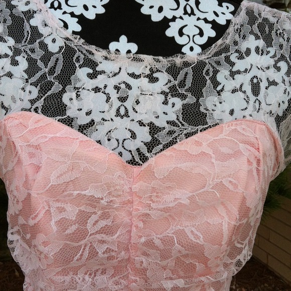SOLD @ VINTAGEPATTY - Vintage Pink Lace Midi❤️❤️❤️ - Picture 2 of 5