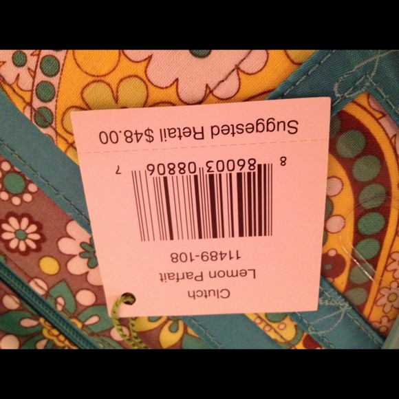 Reduced!! Vera Bradley lemon chiffon clutch. Nwt - Picture 2 of 4