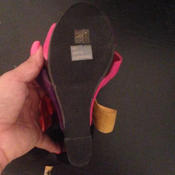 🎀three color wedges🎀 - Picture 2 of 4