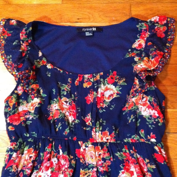 Forever 21 Dresses & Skirts - Floral F21 dress, butterfly sleeve, tiered hem